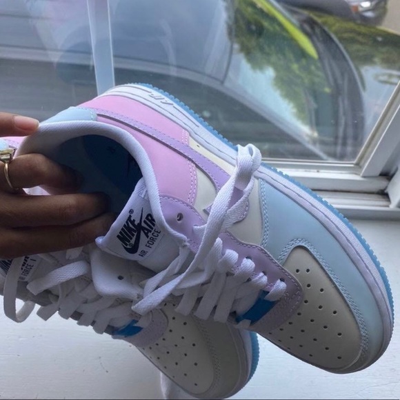 UV reactive Nike Air Force 1s Color changing - Picture 3 of 6